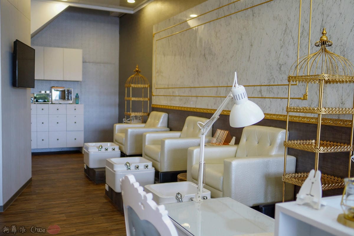 高雄美甲 過年指尖換新衣!雕花蕾絲 紅色x金色 高雄嵐公主美甲鳳山店新開幕4.jpg 高雄美甲 過年指尖換新衣!雕花蕾絲 紅色x金色 高雄嵐公主美甲鳳山店新開幕4.jpg