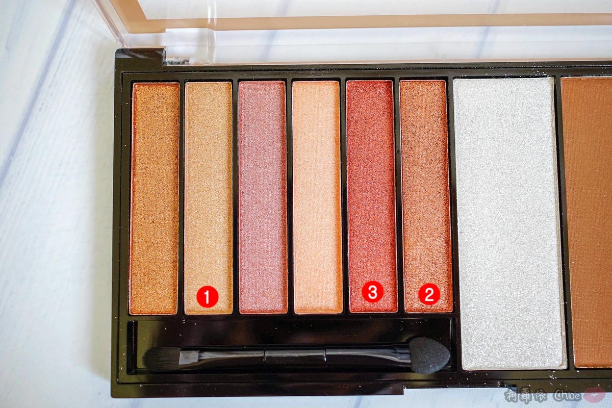 彩妝 打造金光閃耀妝容！紐約時尚人氣品牌妮卡NICKA.K NEW YORK 精靈系九色眼影盤三角雙頭眉粉筆１４.jpg