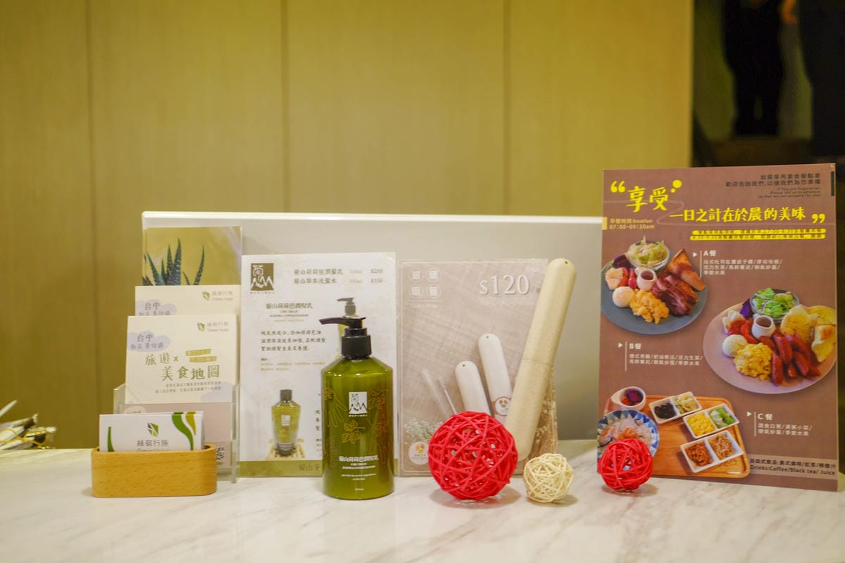 台中草悟道住宿　綠宿行旅Green Hotel　環保旅店榮獲三星級　LED心之光牆放煙火親子互動更有趣１６.jpg