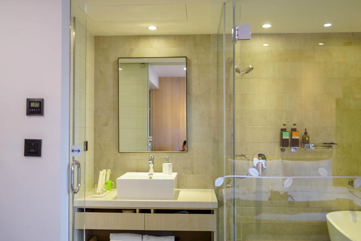 台中草悟道住宿　綠宿行旅Green Hotel　環保旅店榮獲三星級　LED心之光牆放煙火親子互動更有趣４４.jpg