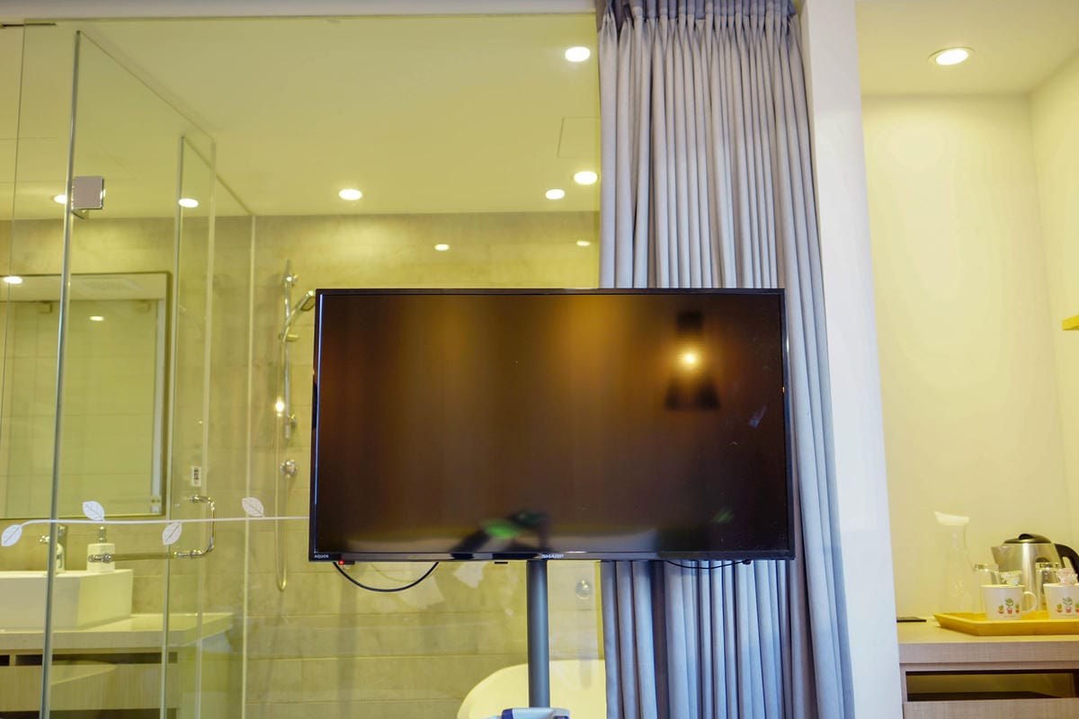 台中草悟道住宿　綠宿行旅Green Hotel　環保旅店榮獲三星級　LED心之光牆放煙火親子互動更有趣４２.jpg