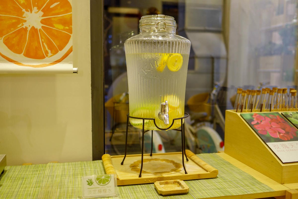 台中草悟道住宿　綠宿行旅Green Hotel　環保旅店榮獲三星級　LED心之光牆放煙火親子互動更有趣２７.jpg