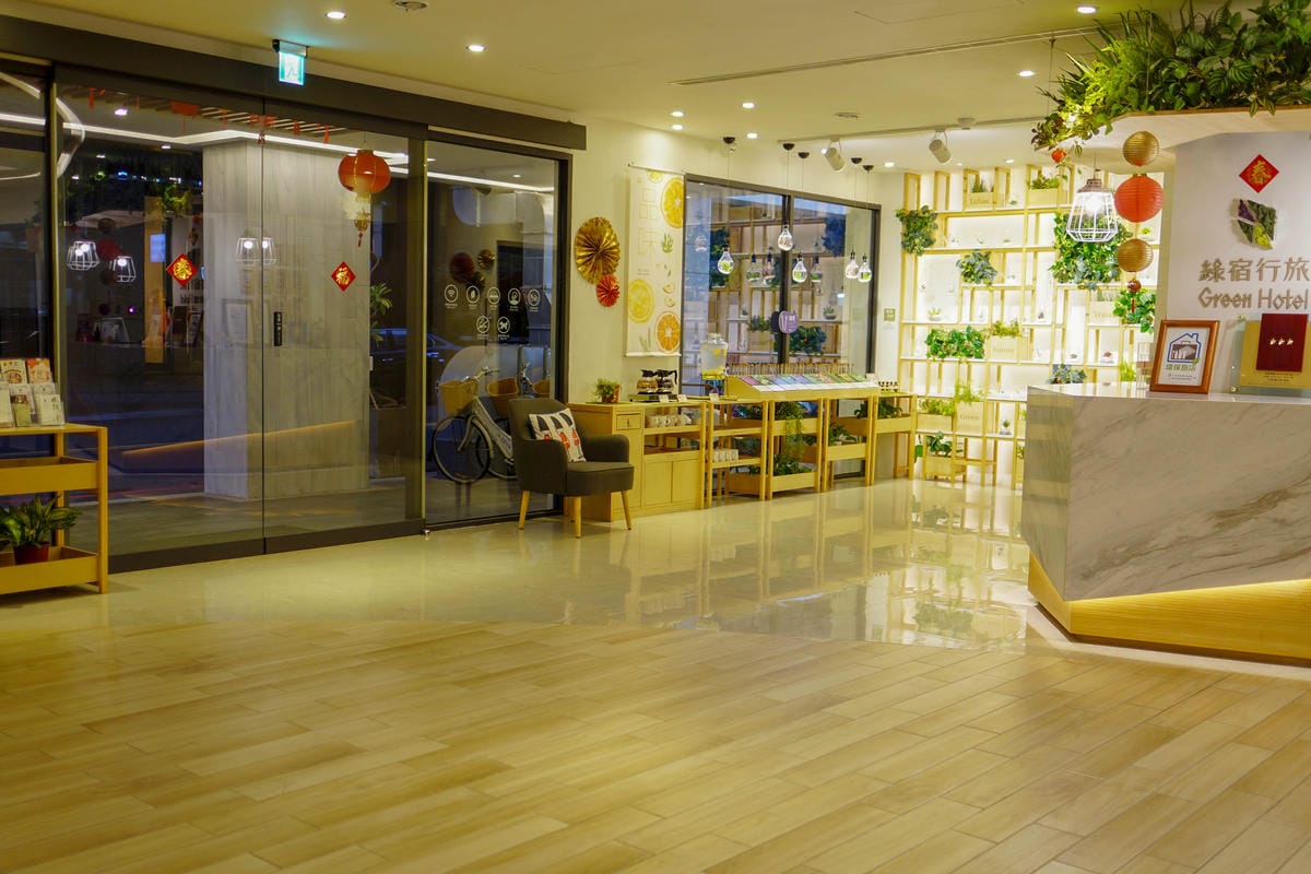 台中草悟道住宿　綠宿行旅Green Hotel　環保旅店榮獲三星級　LED心之光牆放煙火親子互動更有趣６.jpg