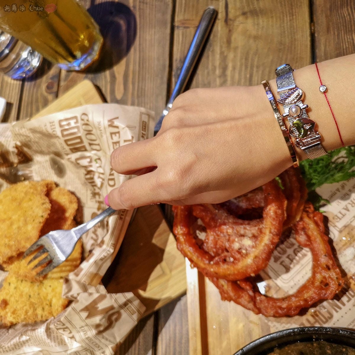 穿搭 Hourrae·荷萊 夢幻質感手鍊 隨心情搭配變換串飾 宇宙賦予的時光 展現獨特搭配魅力14A.jpg 穿搭 Hourrae·荷萊 夢幻質感手鍊 隨心情搭配變換串飾 宇宙賦予的時光 展現獨特搭配魅力14A.jpg