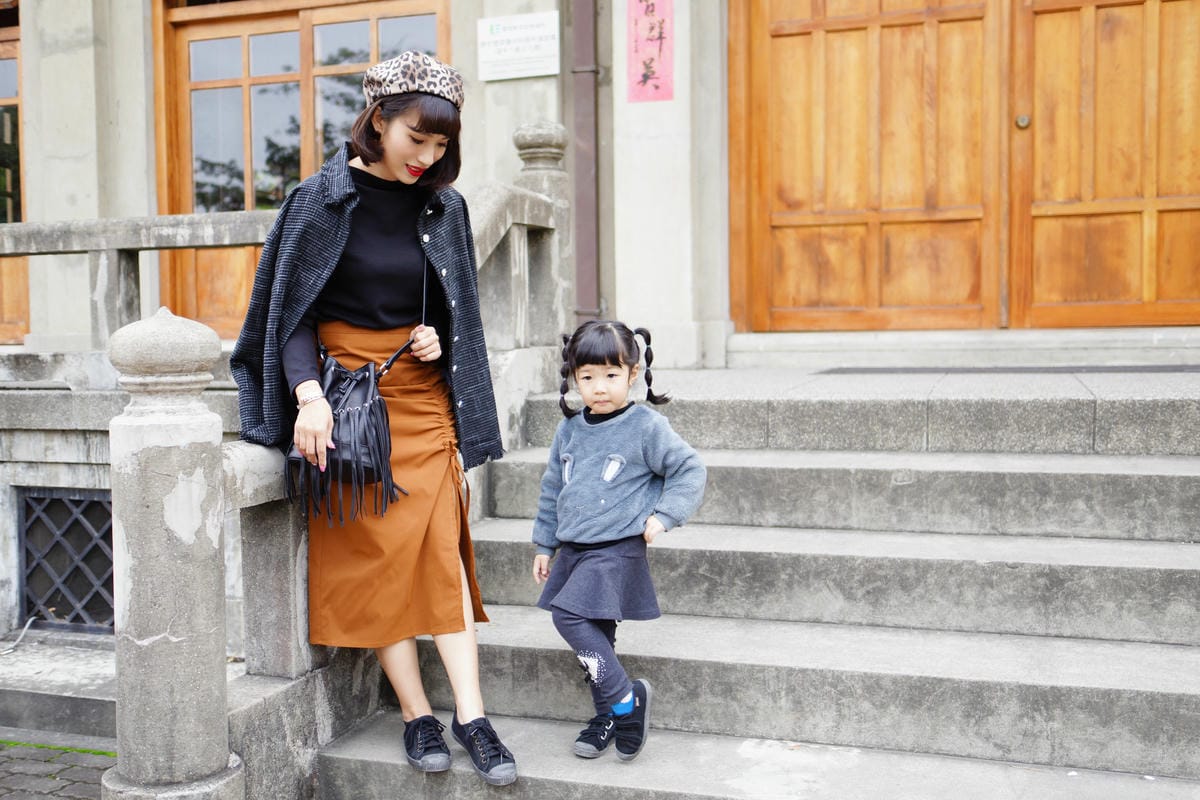 黑鞋X裙裝的五款穿搭LOOK BOOK Cienta 西班牙帆布鞋 親子鞋首選4.jpg 黑鞋X裙裝的五款穿搭LOOK BOOK Cienta 西班牙帆布鞋 親子鞋首選4.jpg