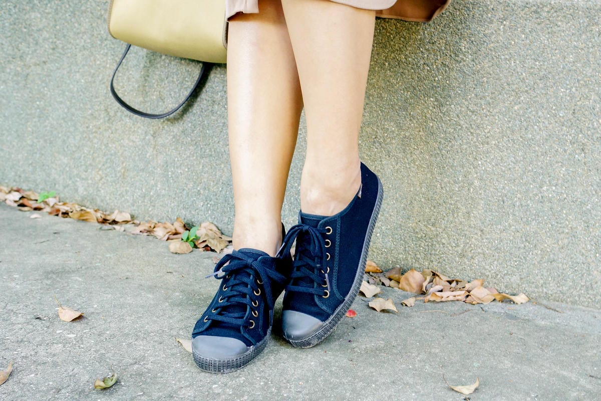 黑鞋X裙裝的五款穿搭LOOK BOOK Cienta 西班牙帆布鞋 親子鞋首選12.jpg 黑鞋X裙裝的五款穿搭LOOK BOOK Cienta 西班牙帆布鞋 親子鞋首選12.jpg