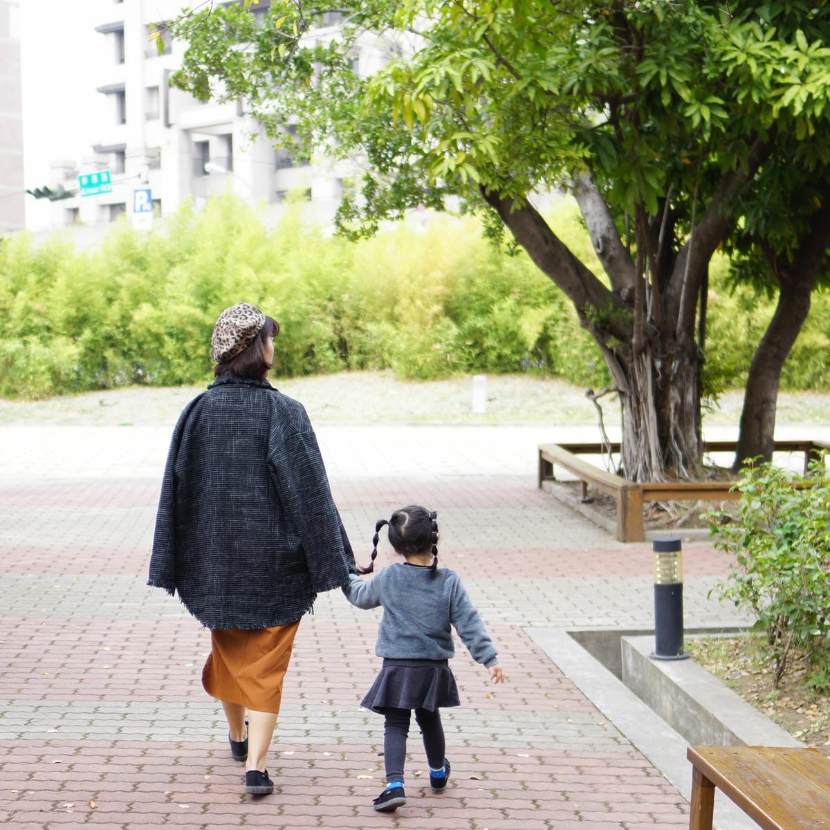 黑鞋X裙裝的五款穿搭LOOK BOOK Cienta 西班牙帆布鞋 親子鞋首選8.jpg 黑鞋X裙裝的五款穿搭LOOK BOOK Cienta 西班牙帆布鞋 親子鞋首選8.jpg