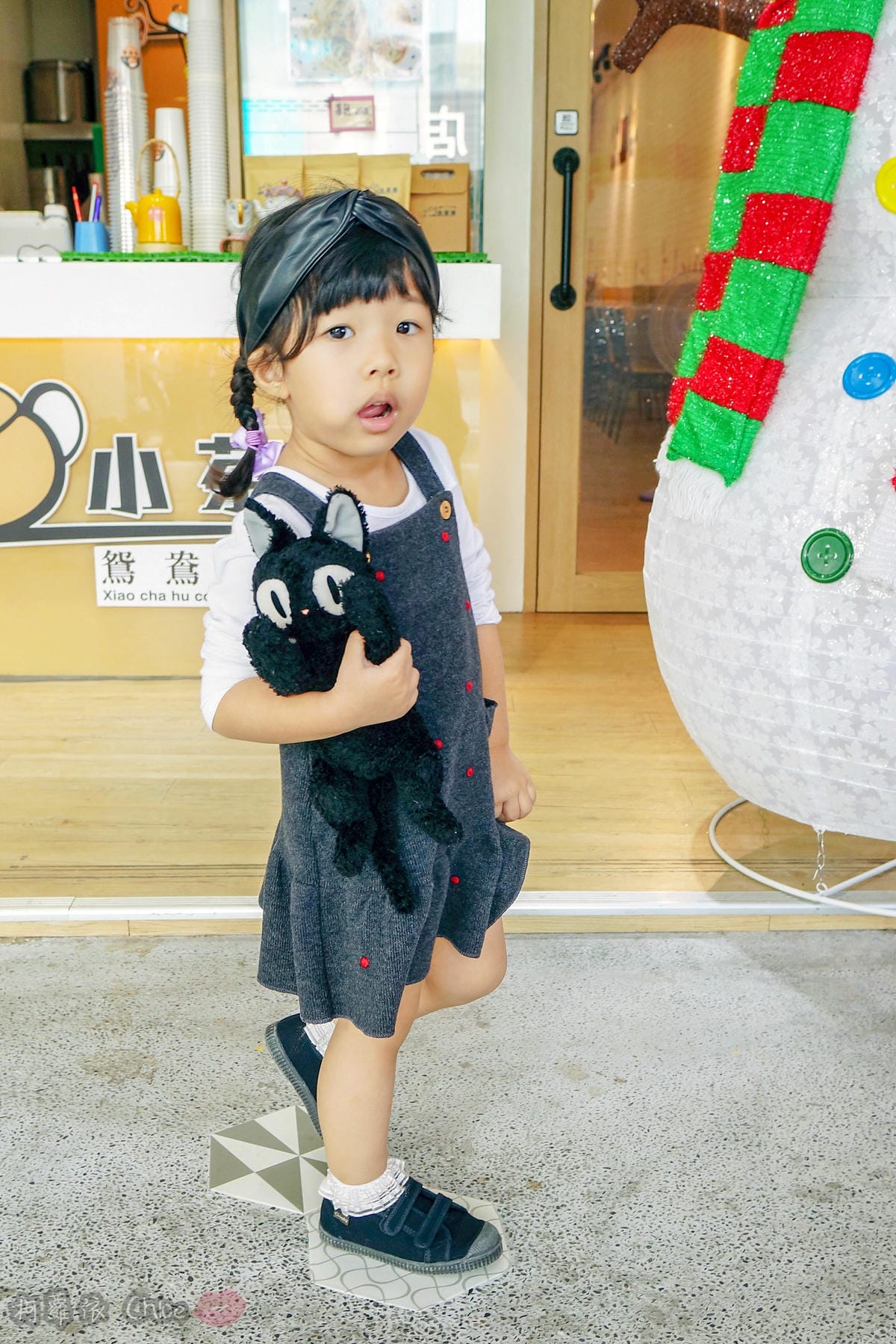 黑鞋X裙裝的五款穿搭LOOK BOOK Cienta 西班牙帆布鞋 親子鞋首選20.jpg 黑鞋X裙裝的五款穿搭LOOK BOOK Cienta 西班牙帆布鞋 親子鞋首選20.jpg