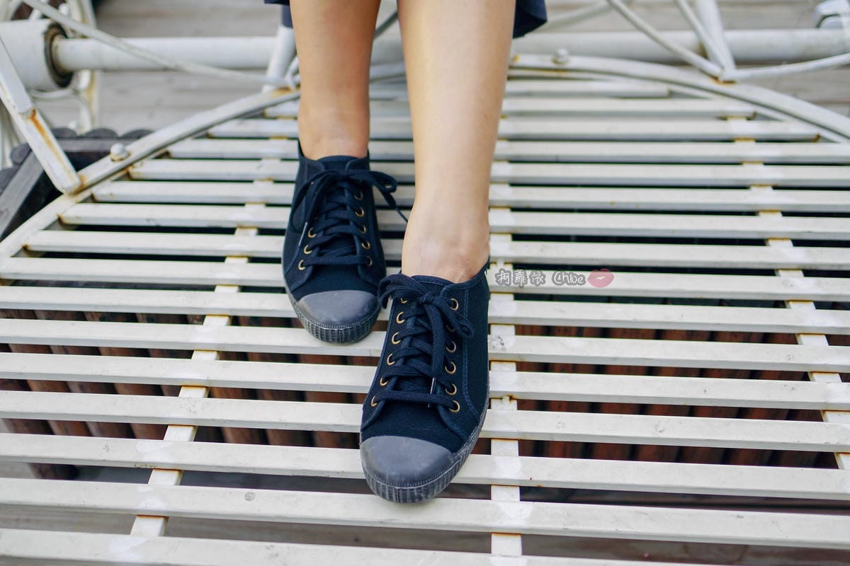 黑鞋X裙裝的五款穿搭LOOK BOOK Cienta 西班牙帆布鞋 親子鞋首選17.jpg 黑鞋X裙裝的五款穿搭LOOK BOOK Cienta 西班牙帆布鞋 親子鞋首選17.jpg