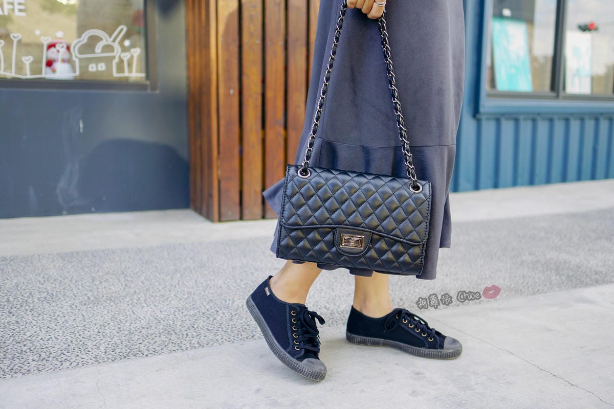 黑鞋X裙裝的五款穿搭LOOK BOOK Cienta 西班牙帆布鞋 親子鞋首選15.jpg 黑鞋X裙裝的五款穿搭LOOK BOOK Cienta 西班牙帆布鞋 親子鞋首選15.jpg