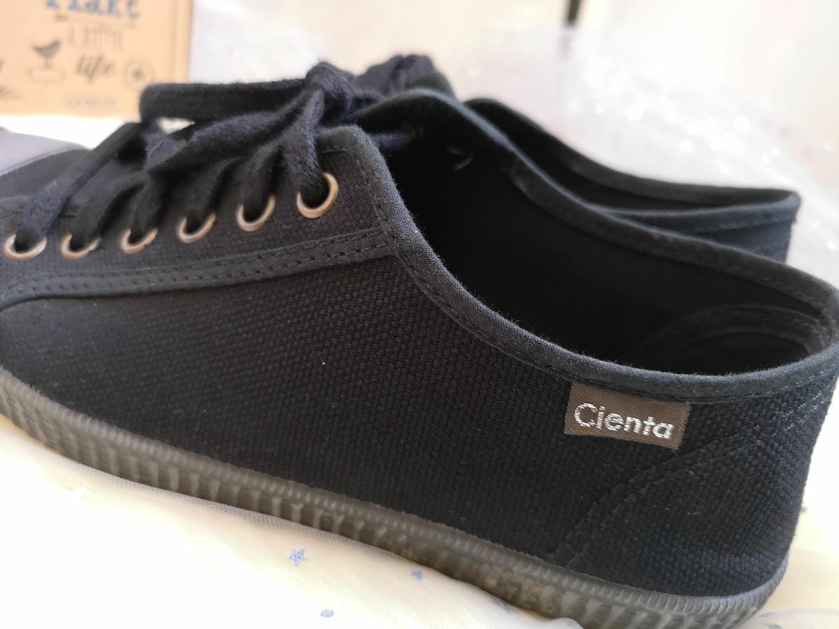 黑鞋X裙裝的五款穿搭LOOK BOOK Cienta 西班牙帆布鞋 親子鞋首選2.jpg 黑鞋X裙裝的五款穿搭LOOK BOOK Cienta 西班牙帆布鞋 親子鞋首選2.jpg