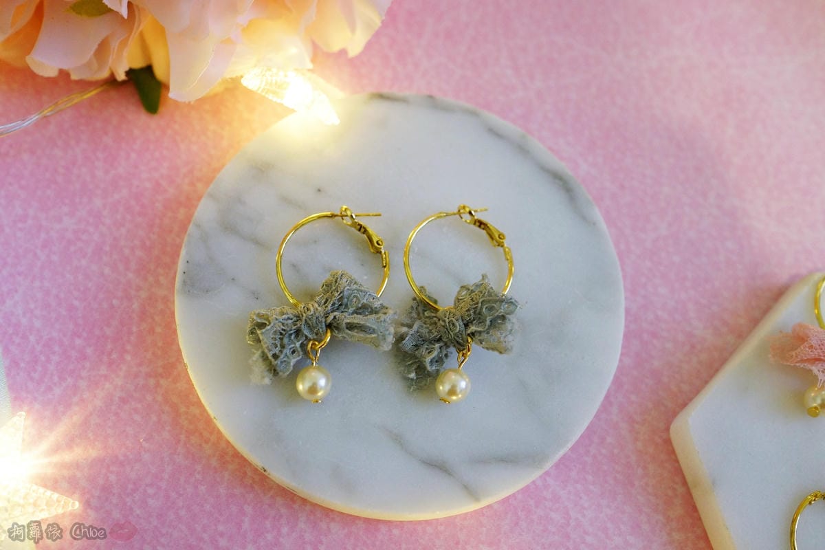 療癒系DIY 將蕾絲設計融入生活美學 明林蕾絲-小天馬法式浪漫蕾絲蝴蝶結珍珠耳環6.JPG 療癒系DIY 將蕾絲設計融入生活美學 明林蕾絲-小天馬法式浪漫蕾絲蝴蝶結珍珠耳環6.JPG