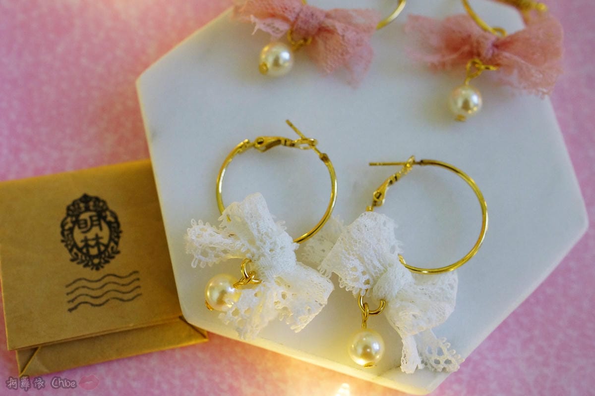 療癒系DIY 將蕾絲設計融入生活美學 明林蕾絲-小天馬法式浪漫蕾絲蝴蝶結珍珠耳環12.JPG 療癒系DIY 將蕾絲設計融入生活美學 明林蕾絲-小天馬法式浪漫蕾絲蝴蝶結珍珠耳環12.JPG