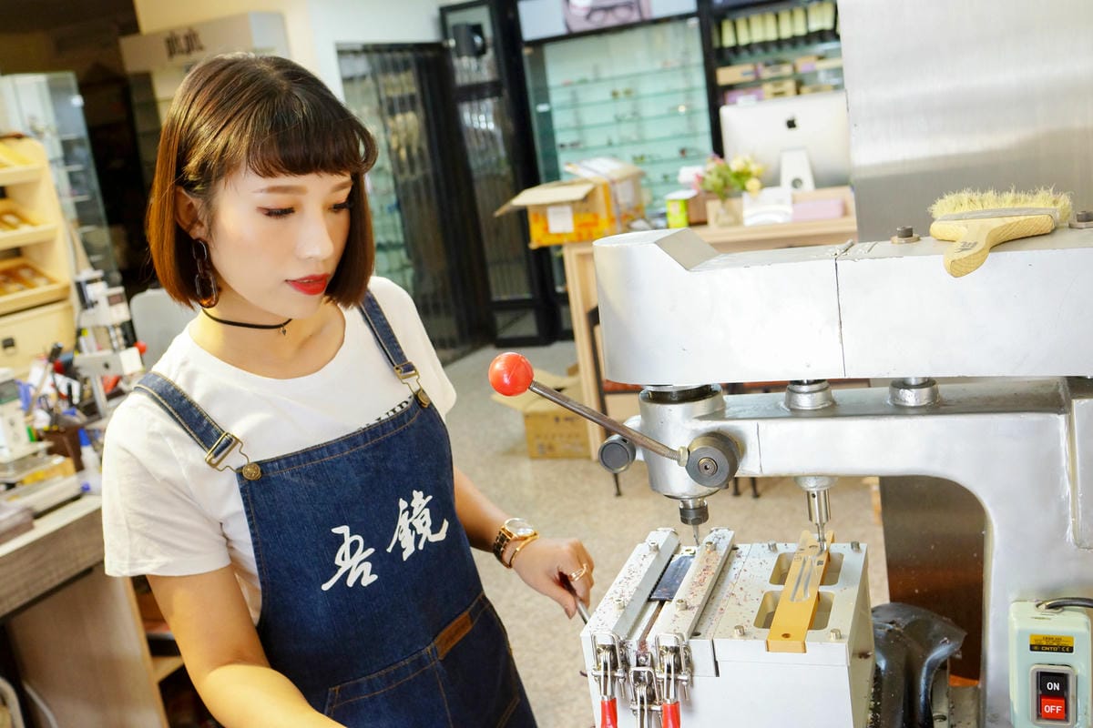 台南眼鏡 體驗一日職人 客製化眼鏡 框不住的記憶 吾鏡 手作眼鏡坊17.jpg 台南眼鏡 體驗一日職人 客製化眼鏡 框不住的記憶 吾鏡 手作眼鏡坊17.jpg