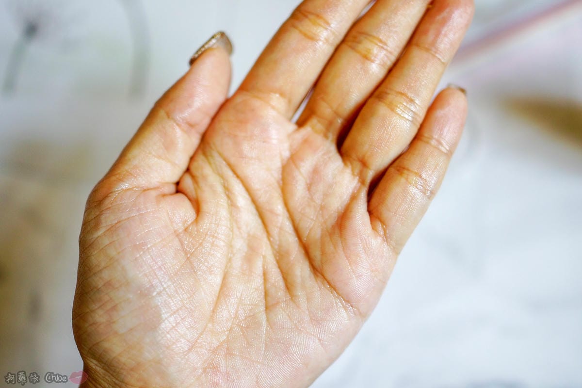 試用報告 克蘭詩超級精華-黃金雙激萃 有感修護給肌膚健康透亮光澤8.jpg 試用報告 克蘭詩超級精華-黃金雙激萃 有感修護給肌膚健康透亮光澤8.jpg