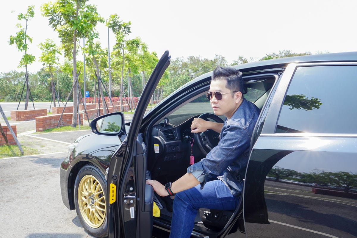 汽車隔熱紙推薦 carlife頂級奈米陶瓷膜X-35 X-10 高透光 隱密性高 讓愛車提升質感更帥氣!!42A.jpg 汽車隔熱紙推薦 carlife頂級奈米陶瓷膜X-35 X-10 高透光 隱密性高 讓愛車提升質感更帥氣!!42A.jpg