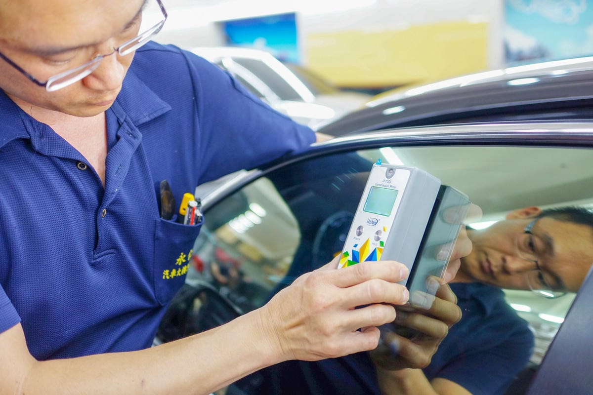 汽車隔熱紙推薦 carlife頂級奈米陶瓷膜X-35 X-10 高透光 隱密性高 讓愛車提升質感更帥氣!!11.jpg 汽車隔熱紙推薦 carlife頂級奈米陶瓷膜X-35 X-10 高透光 隱密性高 讓愛車提升質感更帥氣!!11.jpg