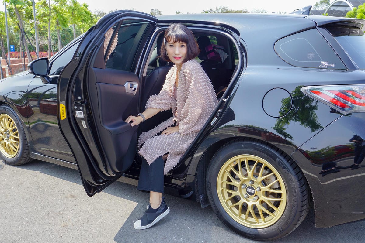 汽車隔熱紙推薦 carlife頂級奈米陶瓷膜X-35 X-10 高透光 隱密性高 讓愛車提升質感更帥氣!!1A.jpg 汽車隔熱紙推薦 carlife頂級奈米陶瓷膜X-35 X-10 高透光 隱密性高 讓愛車提升質感更帥氣!!1A.jpg