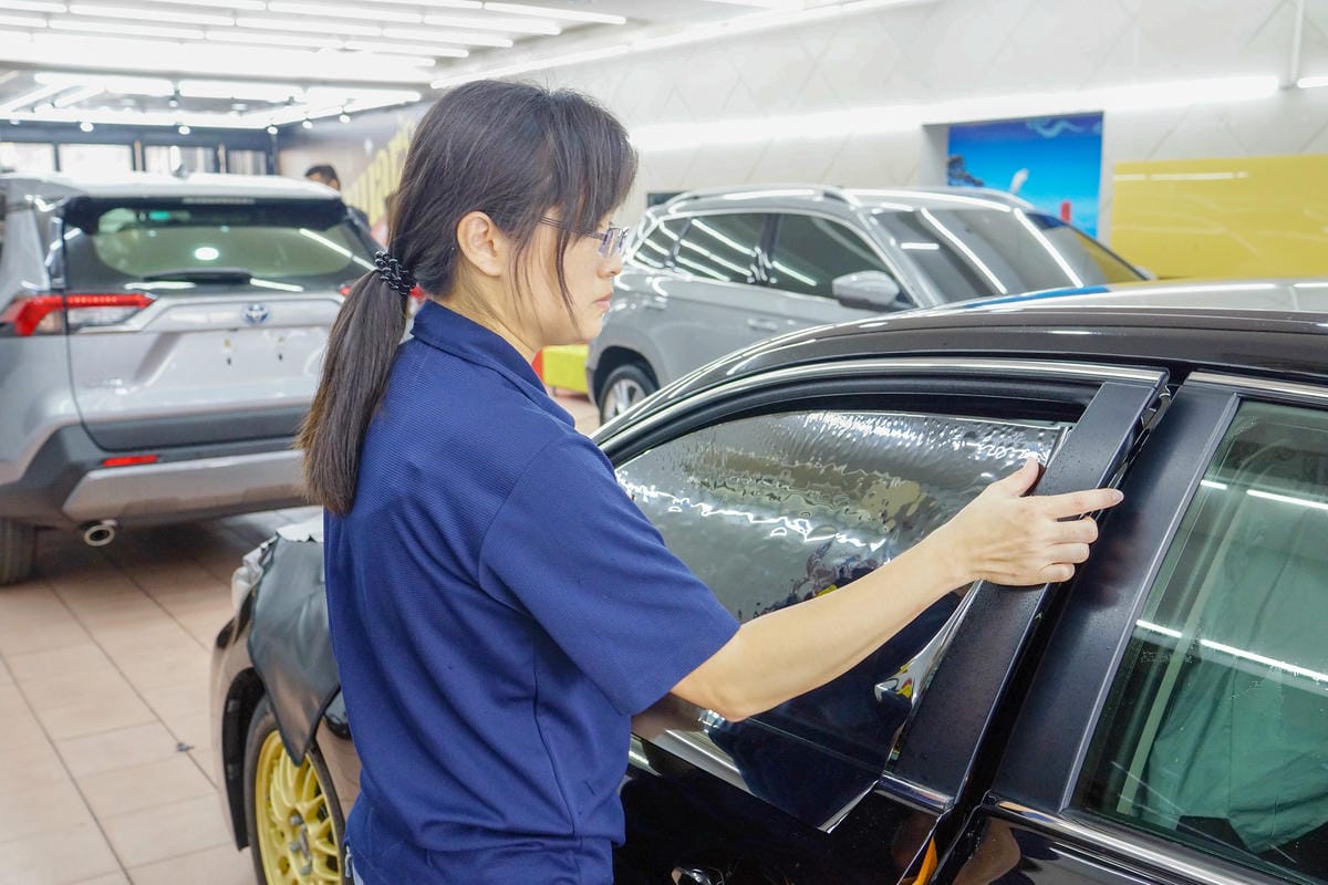 汽車隔熱紙推薦 carlife頂級奈米陶瓷膜X-35 X-10 高透光 隱密性高 讓愛車提升質感更帥氣!!22.jpg 汽車隔熱紙推薦 carlife頂級奈米陶瓷膜X-35 X-10 高透光 隱密性高 讓愛車提升質感更帥氣!!22.jpg