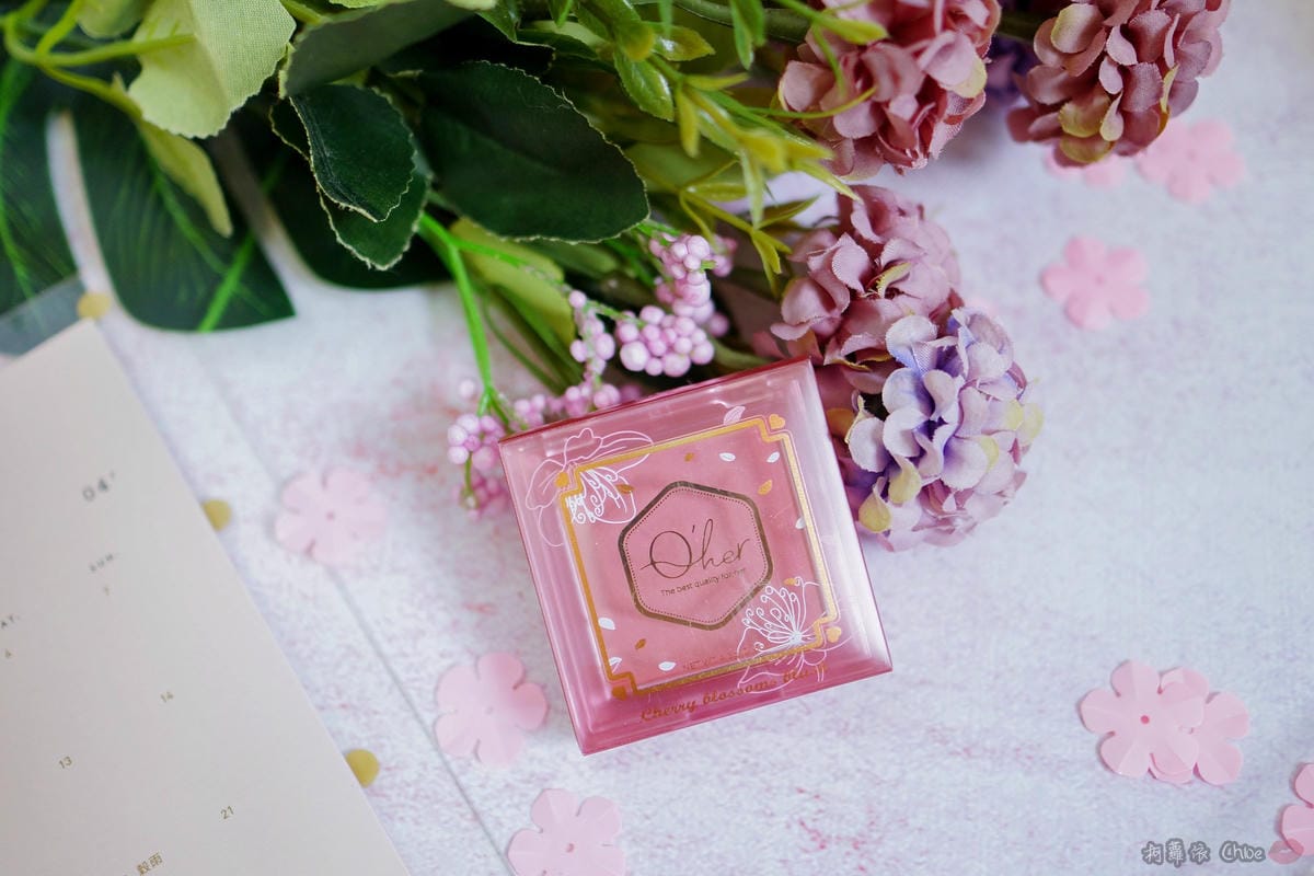 彩妝 極致夢幻櫻花系妝容!新手好駕馭Q’her植感微醺櫻花系列16.jpg 彩妝 極致夢幻櫻花系妝容!新手好駕馭Q’her植感微醺櫻花系列16.jpg