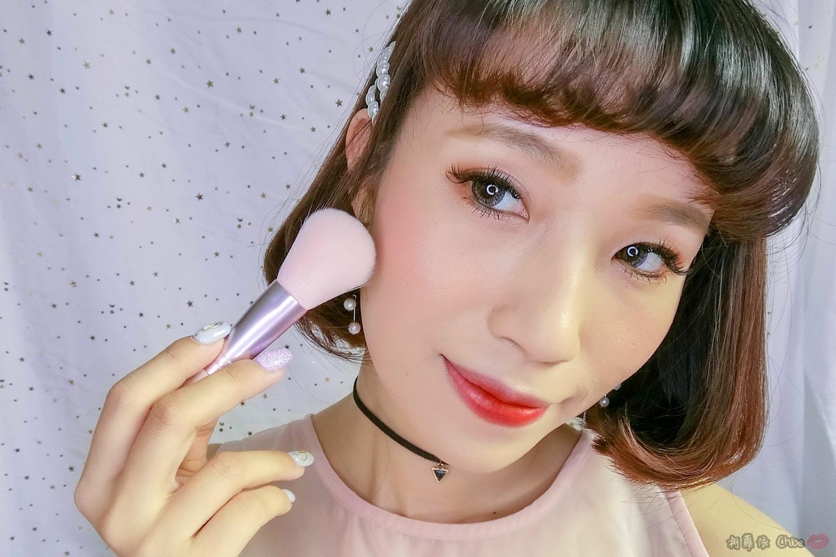 彩妝 極致夢幻櫻花系妝容!新手好駕馭Q’her植感微醺櫻花系列21.jpg 彩妝 極致夢幻櫻花系妝容!新手好駕馭Q’her植感微醺櫻花系列21.jpg