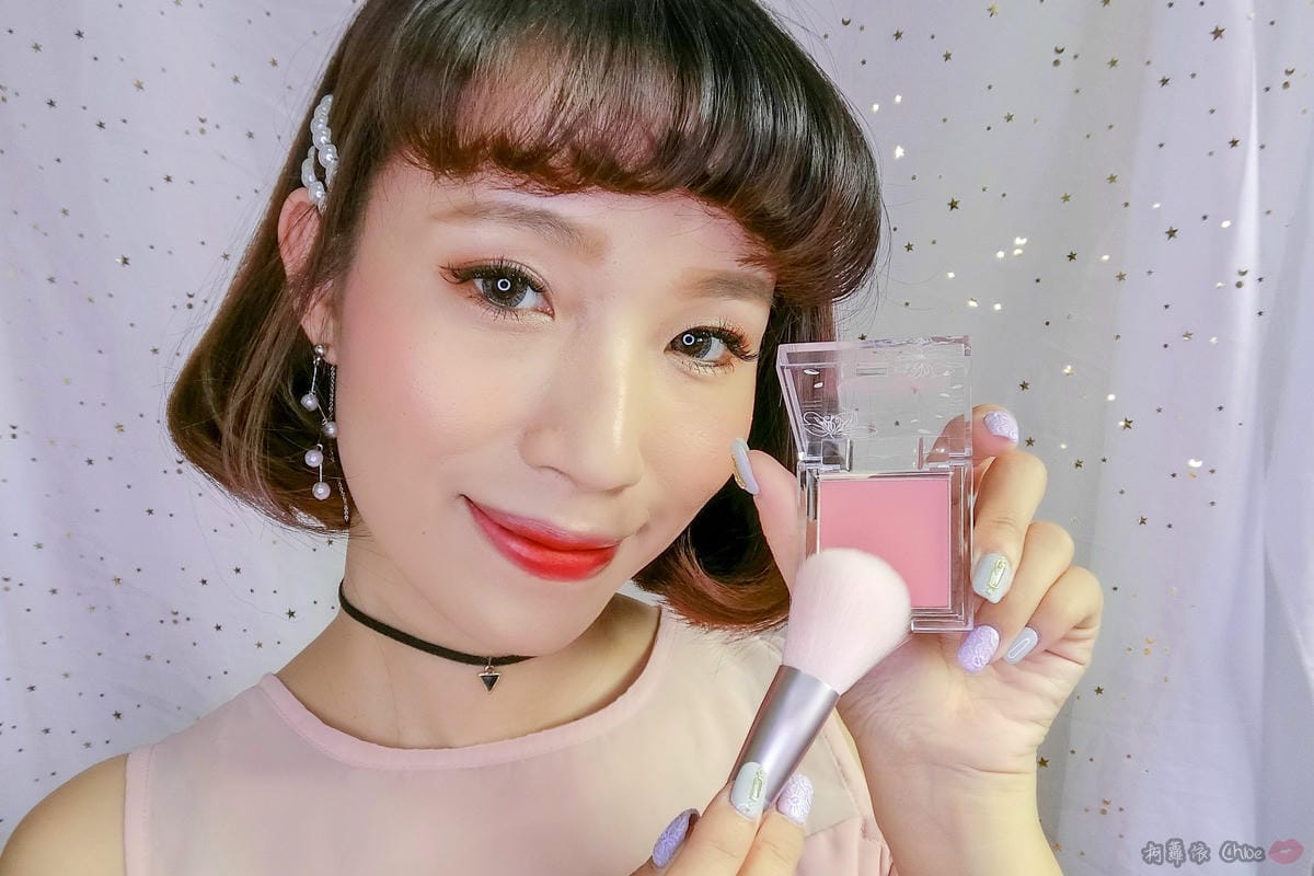 彩妝 極致夢幻櫻花系妝容!新手好駕馭Q’her植感微醺櫻花系列20.jpg 彩妝 極致夢幻櫻花系妝容!新手好駕馭Q’her植感微醺櫻花系列20.jpg