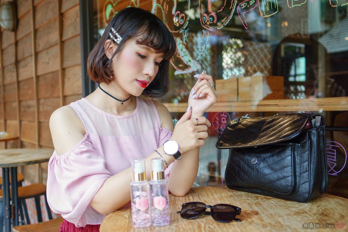 彩妝 極致夢幻櫻花系妝容!新手好駕馭Q’her植感微醺櫻花系列34.jpg 彩妝 極致夢幻櫻花系妝容!新手好駕馭Q’her植感微醺櫻花系列34.jpg