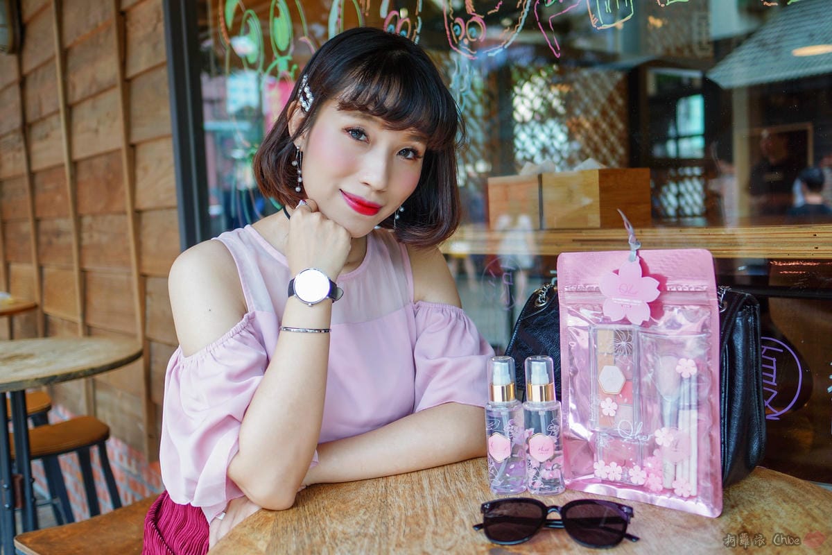彩妝 極致夢幻櫻花系妝容!新手好駕馭Q’her植感微醺櫻花系列35.jpg 彩妝 極致夢幻櫻花系妝容!新手好駕馭Q’her植感微醺櫻花系列35.jpg