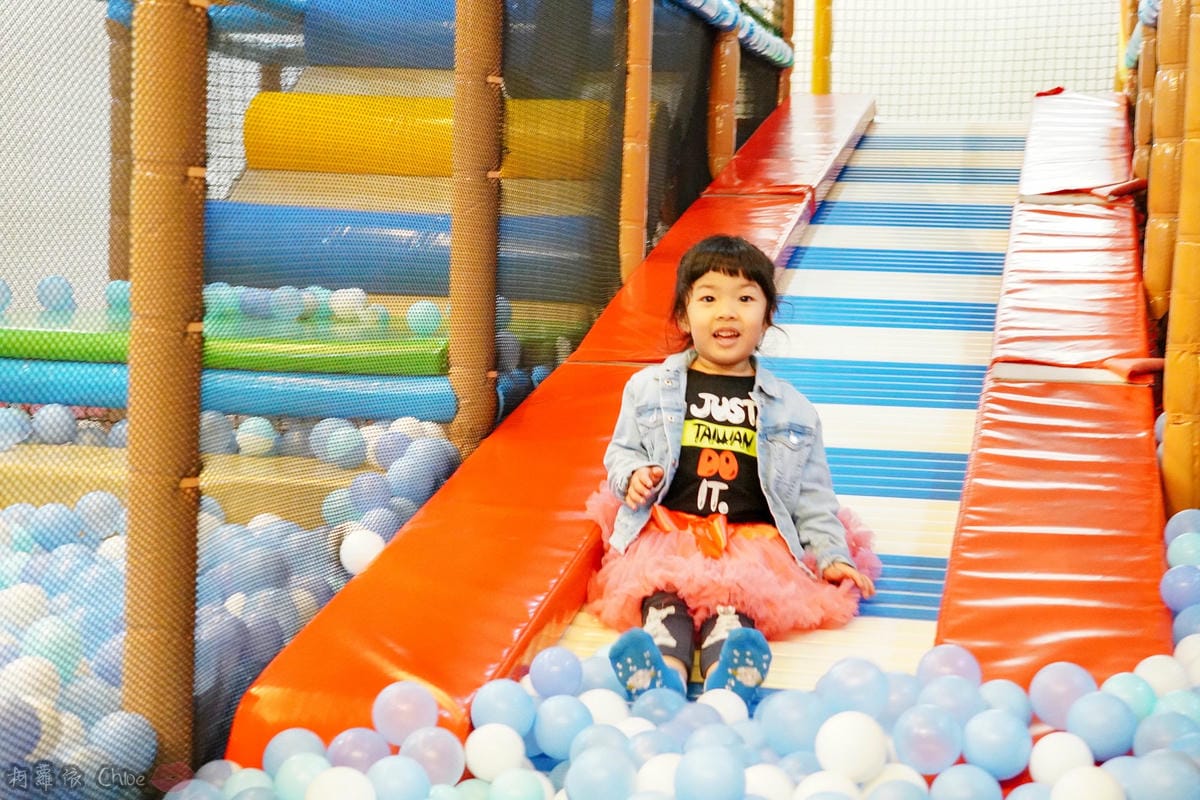 台南親子餐廳 餐點美味多樣選擇!高評價 【童樂島親子餐廳】 聚會抓週場地 沙坑、滑梯、球池超好玩32.jpg 台南親子餐廳 餐點美味多樣選擇!高評價 【童樂島親子餐廳】 聚會抓週場地 沙坑、滑梯、球池超好玩32.jpg