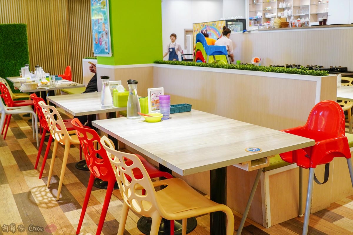 台南親子餐廳 餐點美味多樣選擇!高評價 【童樂島親子餐廳】 聚會抓週場地 沙坑、滑梯、球池超好玩5.jpg 台南親子餐廳 餐點美味多樣選擇!高評價 【童樂島親子餐廳】 聚會抓週場地 沙坑、滑梯、球池超好玩5.jpg