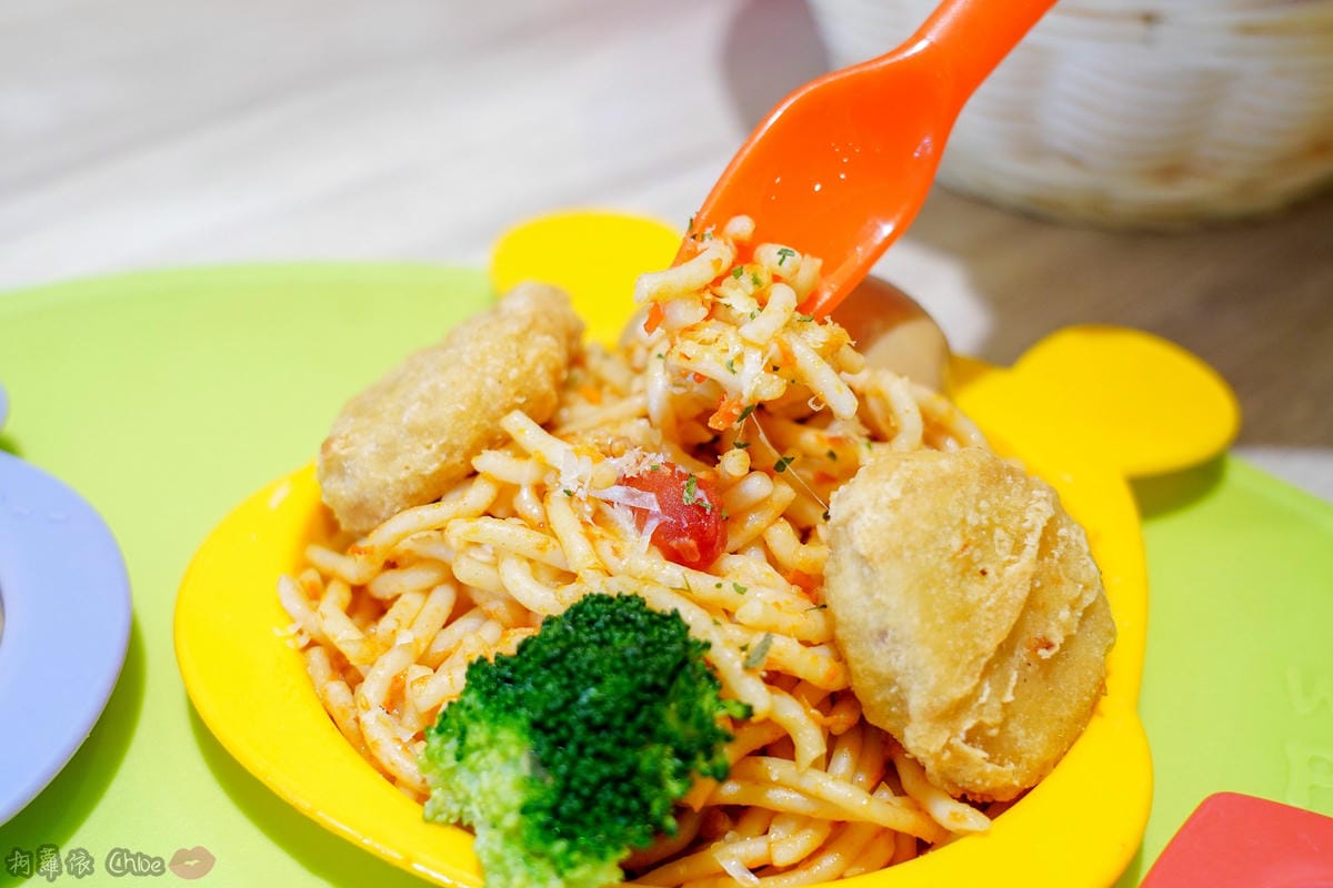 台南親子餐廳 餐點美味多樣選擇!高評價 【童樂島親子餐廳】 聚會抓週場地 沙坑、滑梯、球池超好玩13.jpg 台南親子餐廳 餐點美味多樣選擇!高評價 【童樂島親子餐廳】 聚會抓週場地 沙坑、滑梯、球池超好玩13.jpg