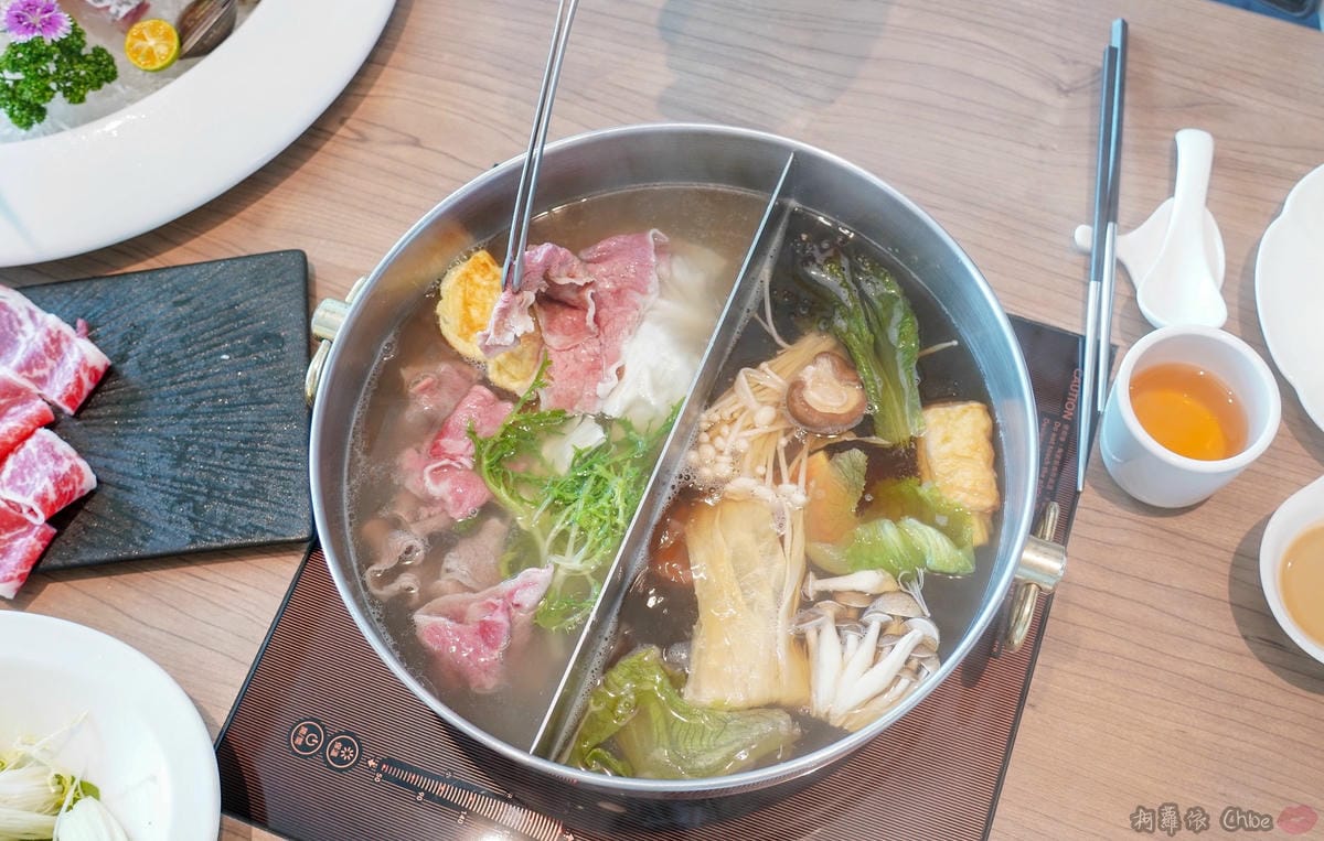 高雄美食 時尚風格絕美30樓火鍋店 快揪閨蜜來吃一波 IG美照拍不完 Smile One 精緻涮涮鍋 配合HomiaMart有機超市最新鮮在地蔬食直送23.jpg 高雄美食 時尚風格絕美30樓火鍋店 快揪閨蜜來吃一波 IG美照拍不完 Smile One 精緻涮涮鍋 配合HomiaMart有機超市最新鮮在地蔬食直送23.jpg