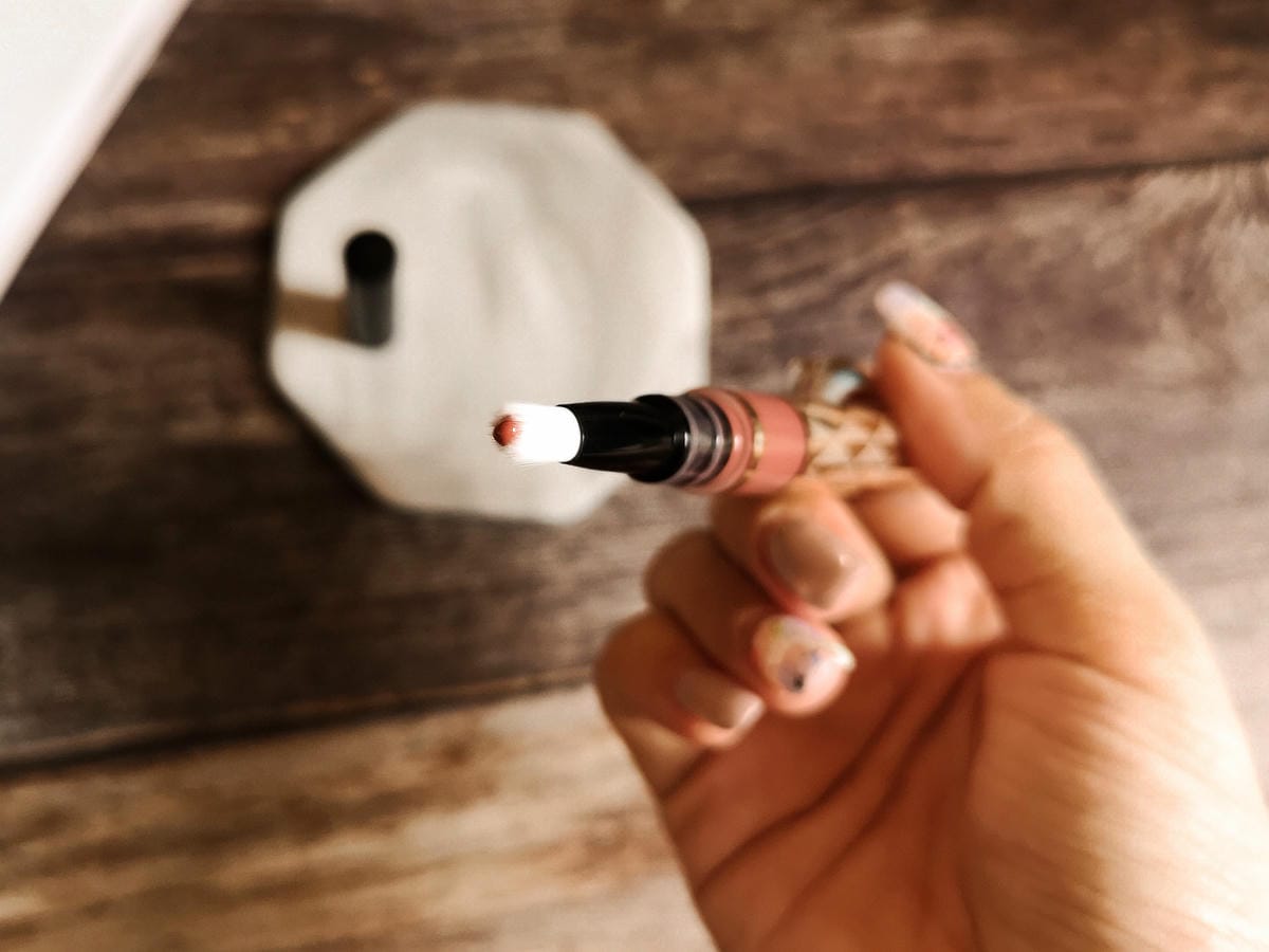 雜誌贈品 給雙唇水潤光澤好保濕!超美的奶茶色擇~VOGUE 8月號2019 隨書附KISSME 奇士美水漾繪色口紅筆#035.jpg 雜誌贈品 給雙唇水潤光澤好保濕!超美的奶茶色擇~VOGUE 8月號2019 隨書附KISSME 奇士美水漾繪色口紅筆#035.jpg