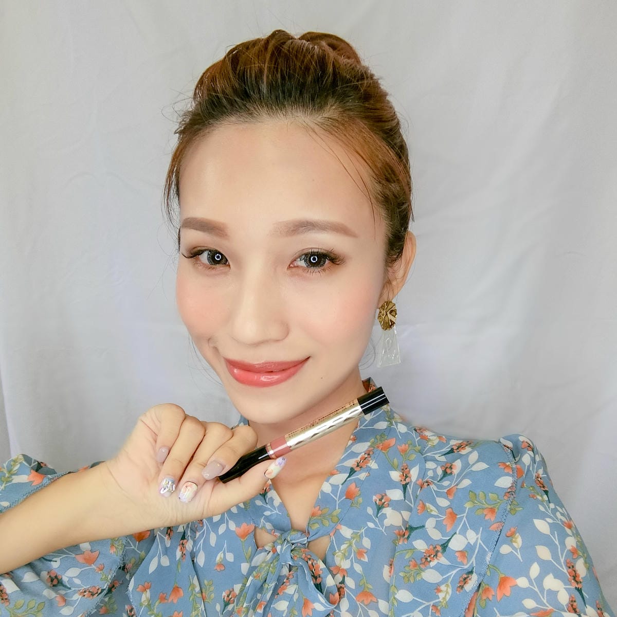 雜誌贈品 給雙唇水潤光澤好保濕!超美的奶茶色擇~VOGUE 8月號2019 隨書附KISSME 奇士美水漾繪色口紅筆#0311.jpg 雜誌贈品 給雙唇水潤光澤好保濕!超美的奶茶色擇~VOGUE 8月號2019 隨書附KISSME 奇士美水漾繪色口紅筆#0311.jpg