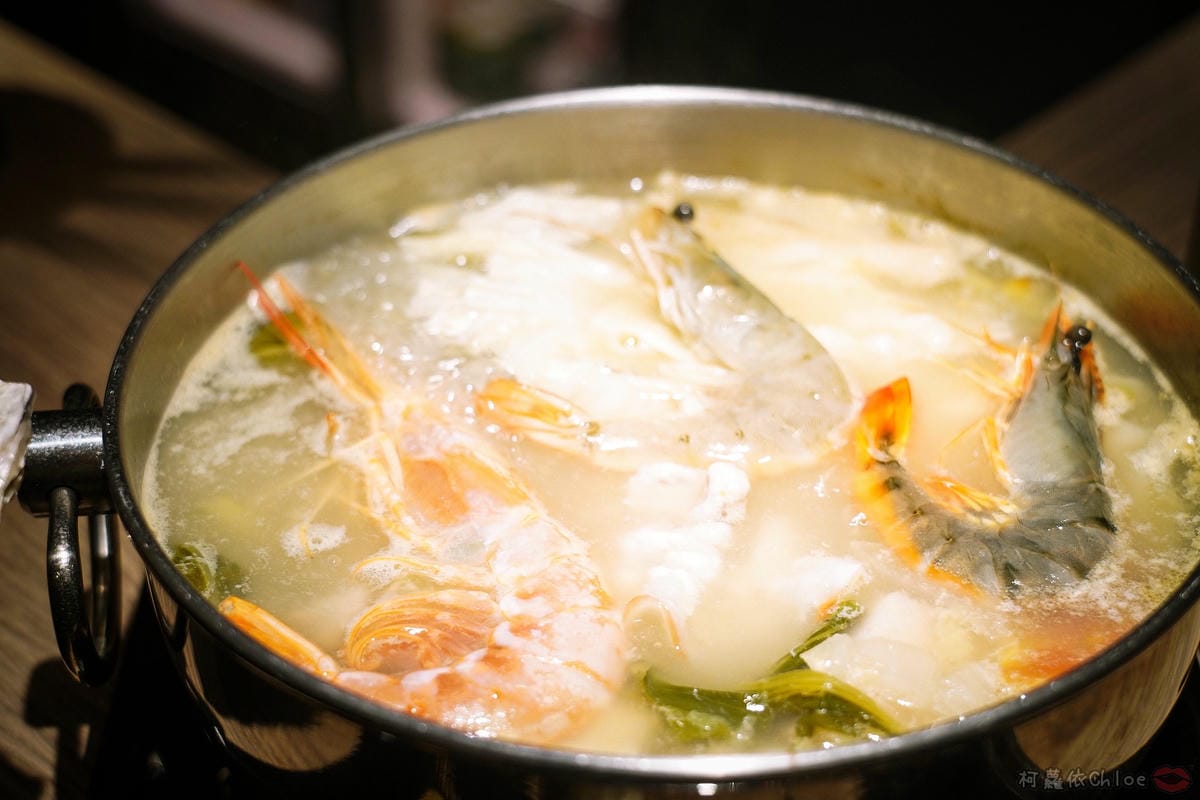 台北信義區 王鍋屋 - 酸白菜鍋專門店 昆布牛肉鍋登場!高端牛肉滿足饕客味蕾 經典海陸綜合必點帶皮黑毛豬五花28.jpg 台北信義區 王鍋屋 - 酸白菜鍋專門店 昆布牛肉鍋登場!高端牛肉滿足饕客味蕾 經典海陸綜合必點帶皮黑毛豬五花28.jpg