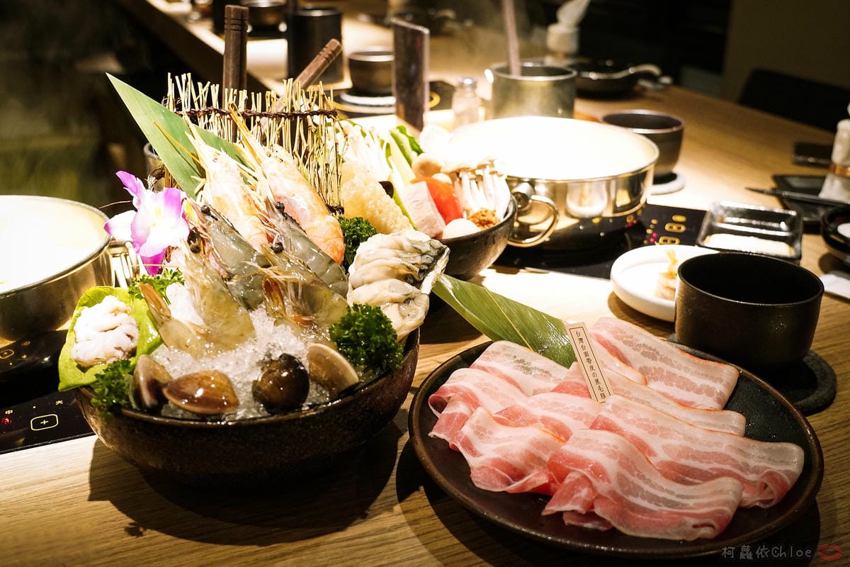 台北信義區 王鍋屋 - 酸白菜鍋專門店 昆布牛肉鍋登場!高端牛肉滿足饕客味蕾 經典海陸綜合必點帶皮黑毛豬五花22.jpg 台北信義區 王鍋屋 - 酸白菜鍋專門店 昆布牛肉鍋登場!高端牛肉滿足饕客味蕾 經典海陸綜合必點帶皮黑毛豬五花22.jpg