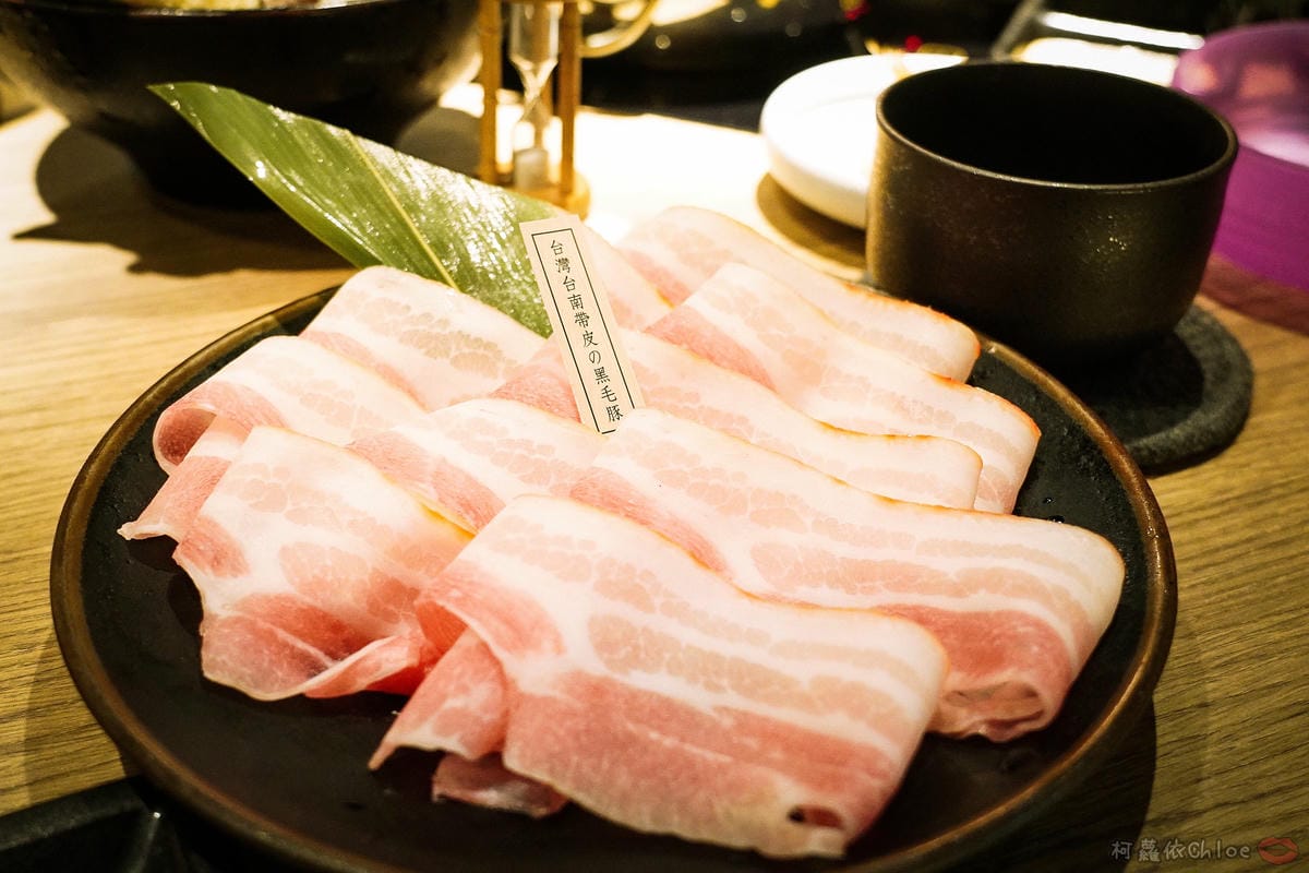 台北信義區 王鍋屋 - 酸白菜鍋專門店 昆布牛肉鍋登場!高端牛肉滿足饕客味蕾 經典海陸綜合必點帶皮黑毛豬五花34.jpg 台北信義區 王鍋屋 - 酸白菜鍋專門店 昆布牛肉鍋登場!高端牛肉滿足饕客味蕾 經典海陸綜合必點帶皮黑毛豬五花34.jpg