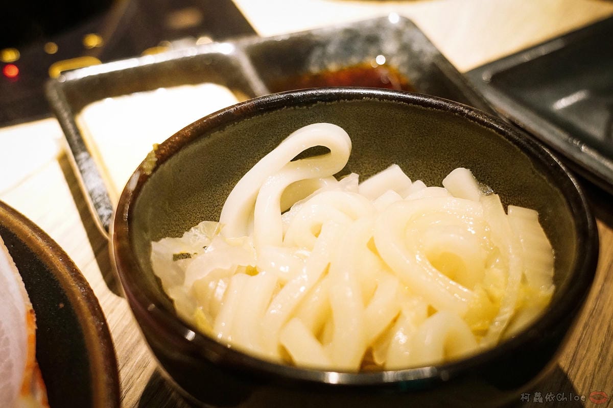 台北信義區 王鍋屋 - 酸白菜鍋專門店 昆布牛肉鍋登場!高端牛肉滿足饕客味蕾 經典海陸綜合必點帶皮黑毛豬五花21.jpg 台北信義區 王鍋屋 - 酸白菜鍋專門店 昆布牛肉鍋登場!高端牛肉滿足饕客味蕾 經典海陸綜合必點帶皮黑毛豬五花21.jpg