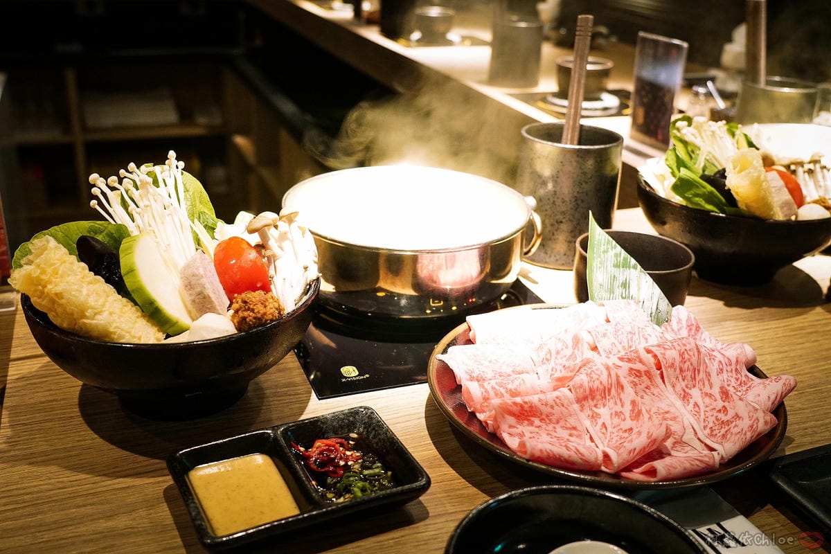 台北信義區 王鍋屋 - 酸白菜鍋專門店 昆布牛肉鍋登場!高端牛肉滿足饕客味蕾 經典海陸綜合必點帶皮黑毛豬五花14.jpg 台北信義區 王鍋屋 - 酸白菜鍋專門店 昆布牛肉鍋登場!高端牛肉滿足饕客味蕾 經典海陸綜合必點帶皮黑毛豬五花14.jpg