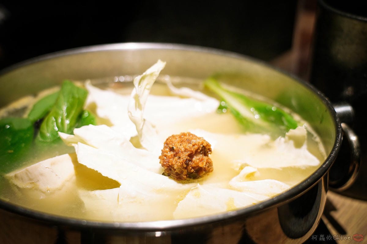 台北信義區 王鍋屋 - 酸白菜鍋專門店 昆布牛肉鍋登場!高端牛肉滿足饕客味蕾 經典海陸綜合必點帶皮黑毛豬五花18A.jpg 台北信義區 王鍋屋 - 酸白菜鍋專門店 昆布牛肉鍋登場!高端牛肉滿足饕客味蕾 經典海陸綜合必點帶皮黑毛豬五花18A.jpg