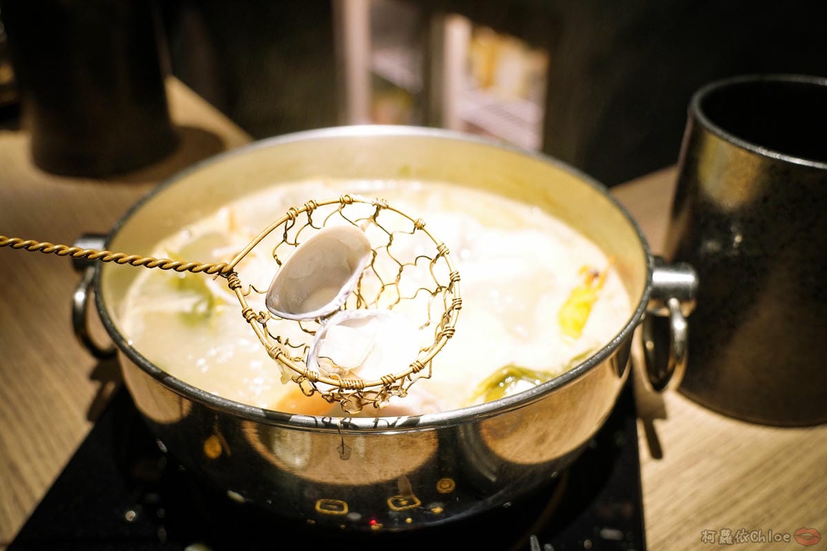 台北信義區 王鍋屋 - 酸白菜鍋專門店 昆布牛肉鍋登場!高端牛肉滿足饕客味蕾 經典海陸綜合必點帶皮黑毛豬五花33.jpg 台北信義區 王鍋屋 - 酸白菜鍋專門店 昆布牛肉鍋登場!高端牛肉滿足饕客味蕾 經典海陸綜合必點帶皮黑毛豬五花33.jpg