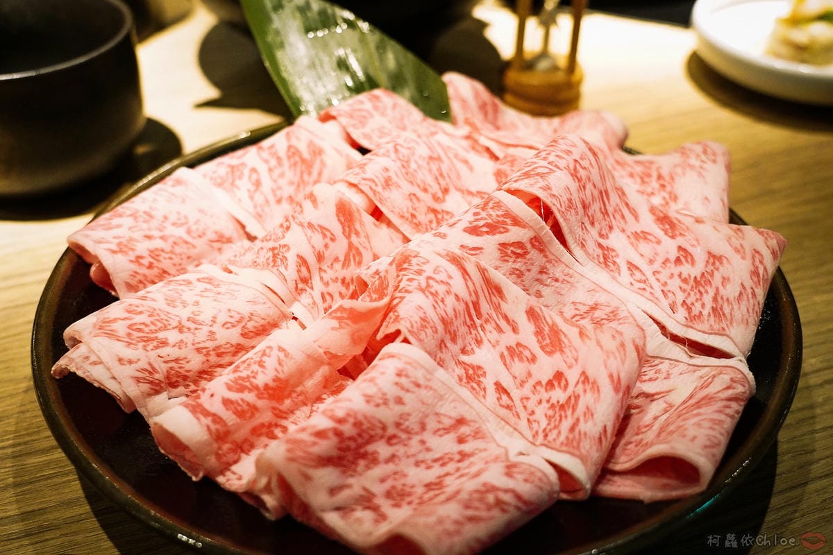 台北信義區 王鍋屋 - 酸白菜鍋專門店 昆布牛肉鍋登場!高端牛肉滿足饕客味蕾 經典海陸綜合必點帶皮黑毛豬五花17.jpg 台北信義區 王鍋屋 - 酸白菜鍋專門店 昆布牛肉鍋登場!高端牛肉滿足饕客味蕾 經典海陸綜合必點帶皮黑毛豬五花17.jpg