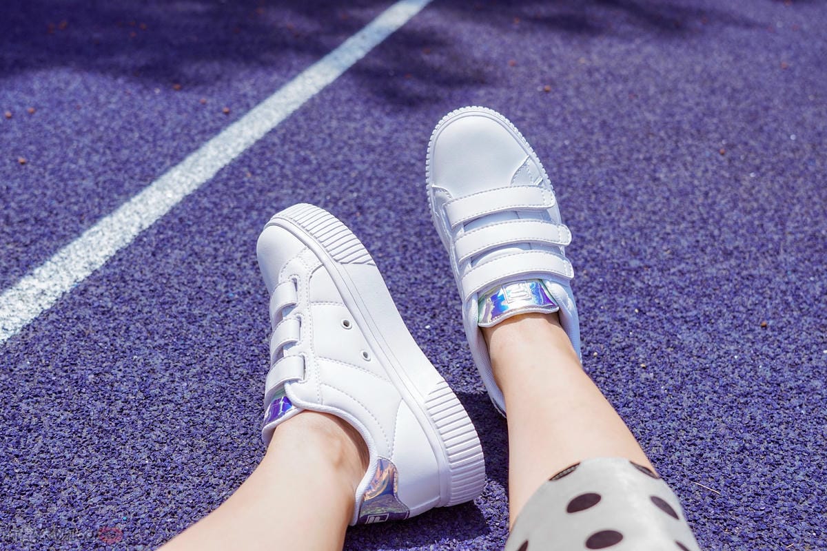 穿搭 穿搭經典鞋款 小白鞋!!怎麼搭都好看 FILA厚底甜品魔鬼氈白色休閒鞋17.jpg 穿搭 穿搭經典鞋款 小白鞋!!怎麼搭都好看 FILA厚底甜品魔鬼氈白色休閒鞋17.jpg