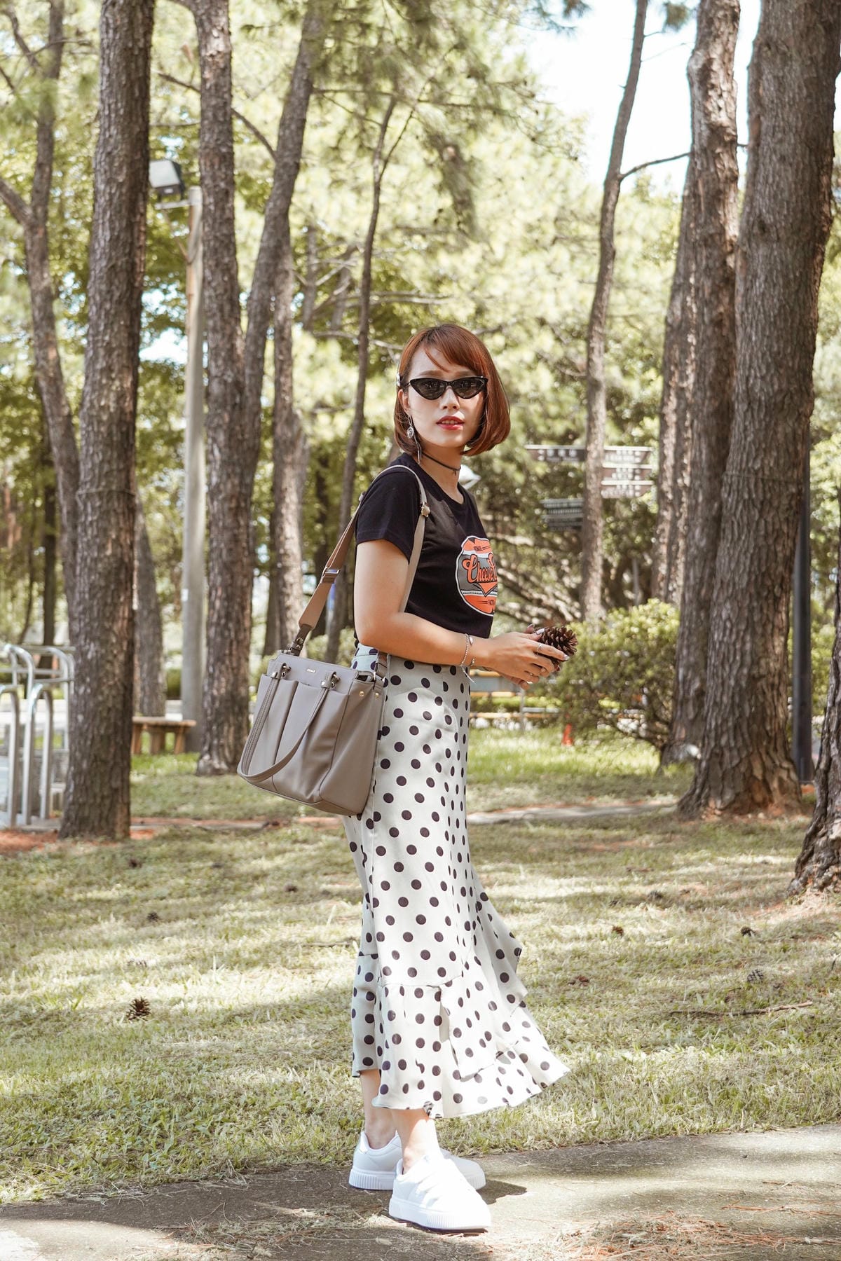 專櫃包包推薦 KINAZ 永生花系列柔軟大容量斜背托特包 #迷霧可可 開箱 LOOKBOOK11a.jpg