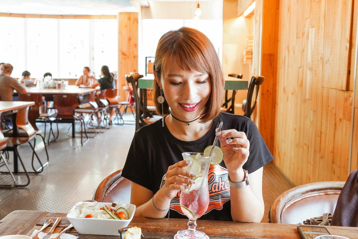 桃園親子餐廳LALA Kitchen 新美式餐廳 - 中大店 隱身在中央大學內超人氣餐廳 餐點豪氣!決明子沙坑小朋友最愛Q.jpg 桃園親子餐廳LALA Kitchen 新美式餐廳 - 中大店 隱身在中央大學內超人氣餐廳 餐點豪氣!決明子沙坑小朋友最愛Q.jpg