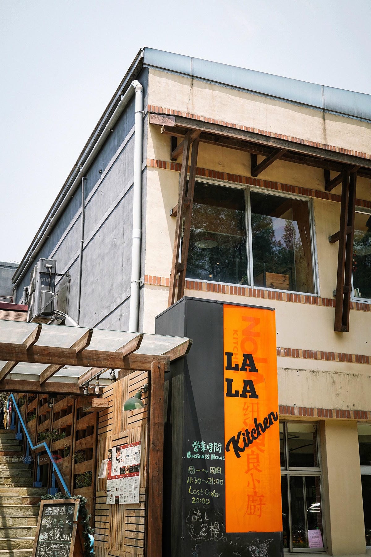 桃園親子餐廳LALA Kitchen 新美式餐廳 - 中大店 隱身在中央大學內超人氣餐廳 餐點豪氣!決明子沙坑小朋友最愛1.jpg 桃園親子餐廳LALA Kitchen 新美式餐廳 - 中大店 隱身在中央大學內超人氣餐廳 餐點豪氣!決明子沙坑小朋友最愛1.jpg