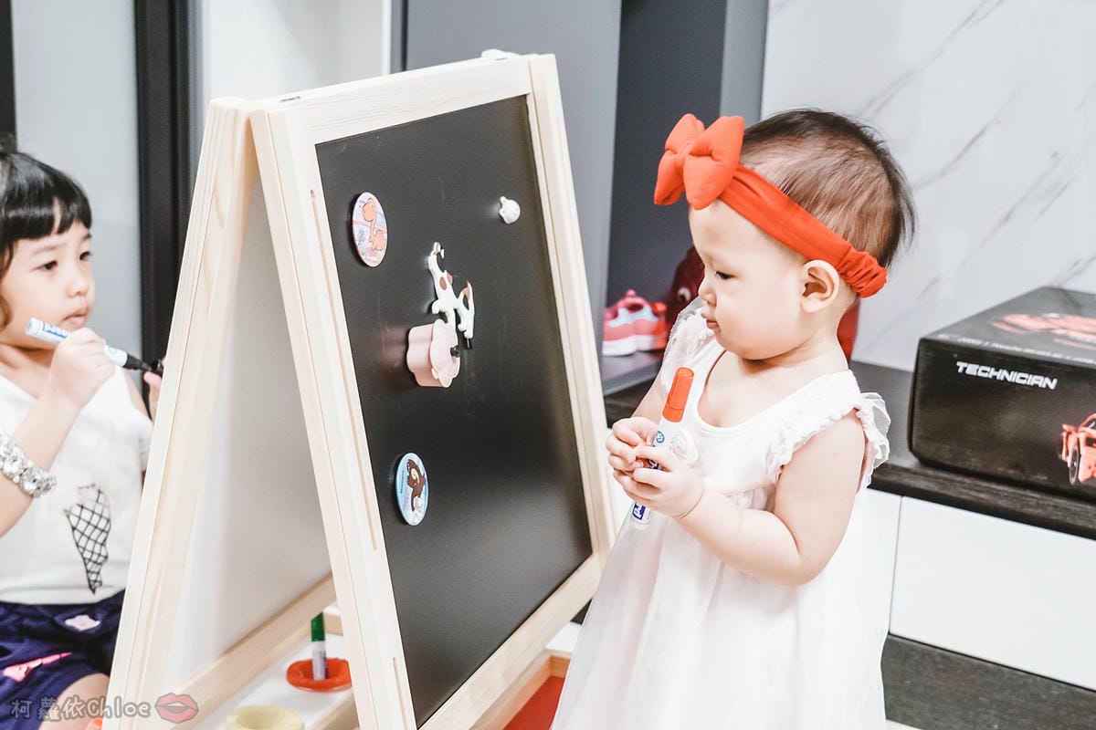 親子好物開箱 Teamson Kids小藝術家梵谷兒童雙面畫架-紅 高質感三用畫板 可調整高度 (限時開團14.jpg 親子好物開箱 Teamson Kids小藝術家梵谷兒童雙面畫架-紅 高質感三用畫板 可調整高度 (限時開團14.jpg