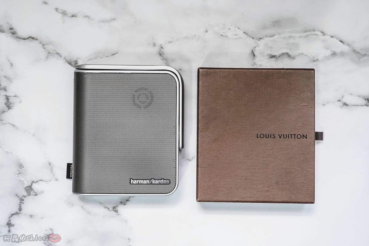 開箱 ViewSonic M1+ WVGA 360度無線巧攜投影機 迷你輕巧實用性超高!無線投影讓我追劇更享受!家庭娛樂、商務、露營適用6.jpg 開箱 ViewSonic M1+ WVGA 360度無線巧攜投影機 迷你輕巧實用性超高!無線投影讓我追劇更享受!家庭娛樂、商務、露營適用6.jpg