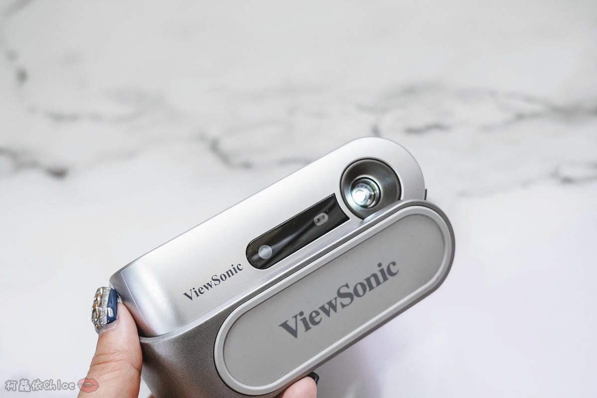 開箱 ViewSonic M1+ WVGA 360度無線巧攜投影機 迷你輕巧實用性超高!無線投影讓我追劇更享受!家庭娛樂、商務、露營適用8A.jpg 開箱 ViewSonic M1+ WVGA 360度無線巧攜投影機 迷你輕巧實用性超高!無線投影讓我追劇更享受!家庭娛樂、商務、露營適用8A.jpg