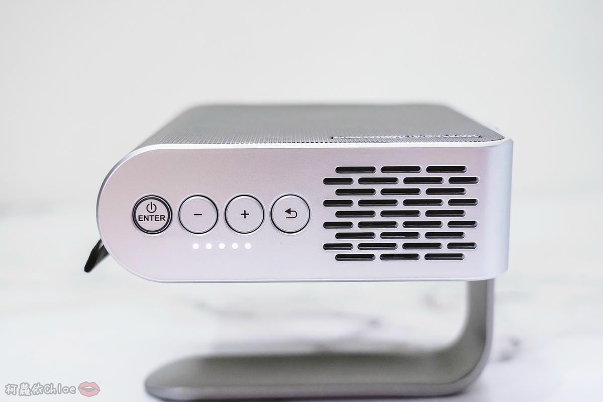 開箱 ViewSonic M1+ WVGA 360度無線巧攜投影機 迷你輕巧實用性超高!無線投影讓我追劇更享受!家庭娛樂、商務、露營適用10.jpg 開箱 ViewSonic M1+ WVGA 360度無線巧攜投影機 迷你輕巧實用性超高!無線投影讓我追劇更享受!家庭娛樂、商務、露營適用10.jpg